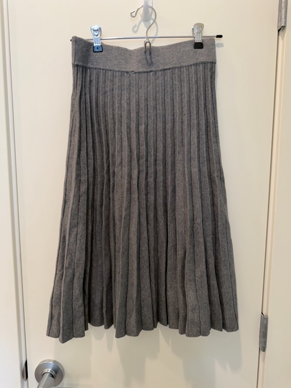 Modern Citizen Gray Ribbed Pleated Knit Skirt